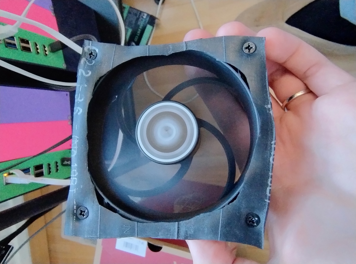 An Arctic PWM P9 PST CO fan with a cutout from a bike tyre covering the frame to act as vibration damping